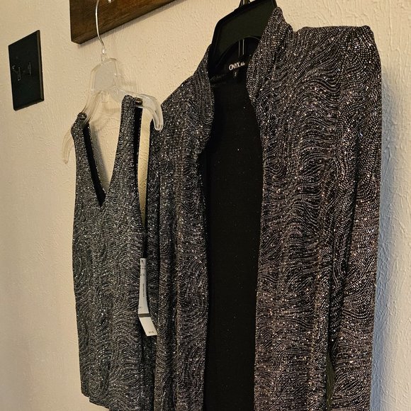 Glitter V-Neck Sleeveless Black & Silver Top and Jacket Set NWT (new w/tags) - Picture 3 of 7